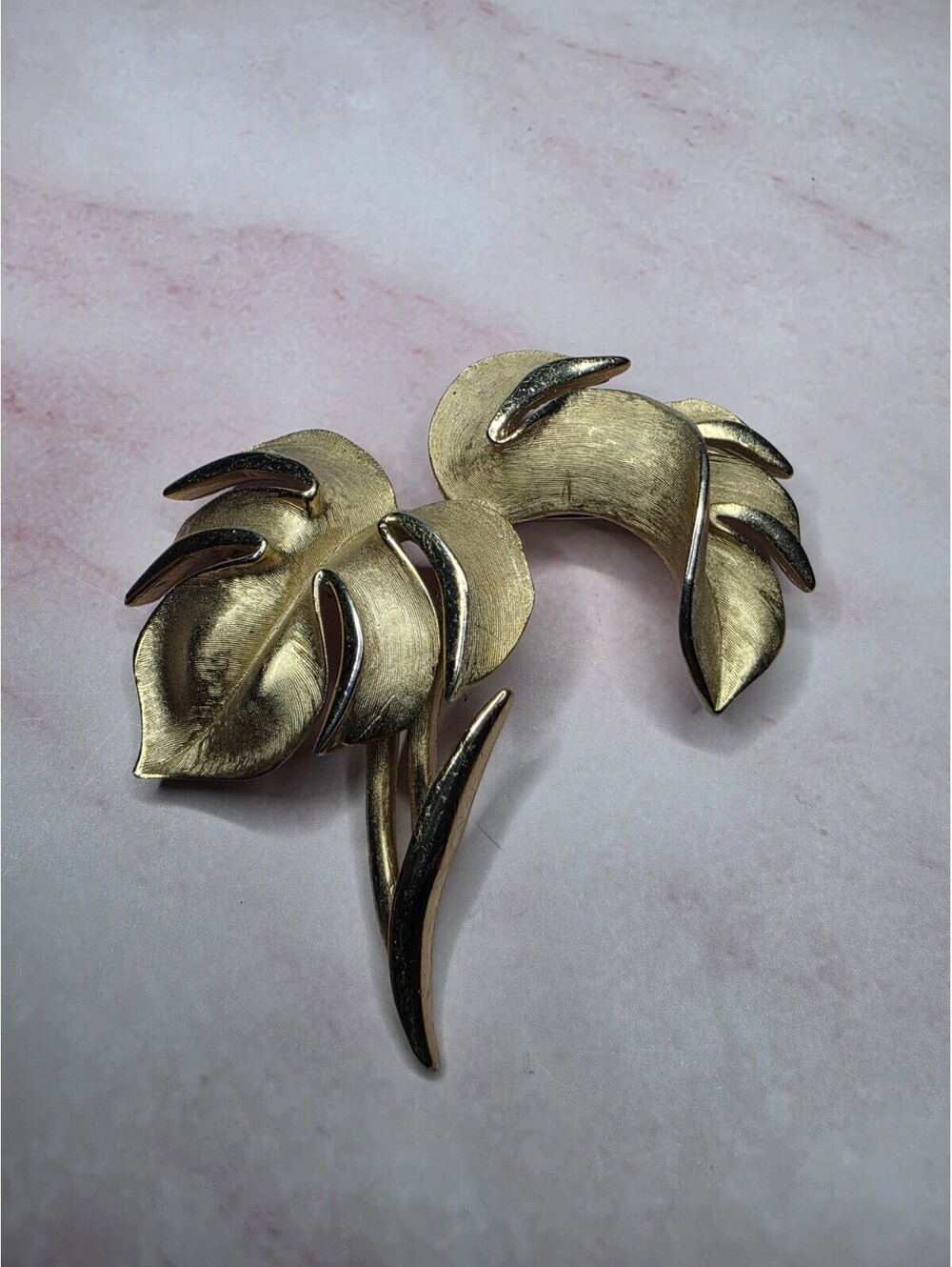 Vintage Signed Trifari Gold Tone Monstera Tropical Leaf Brooch Pin